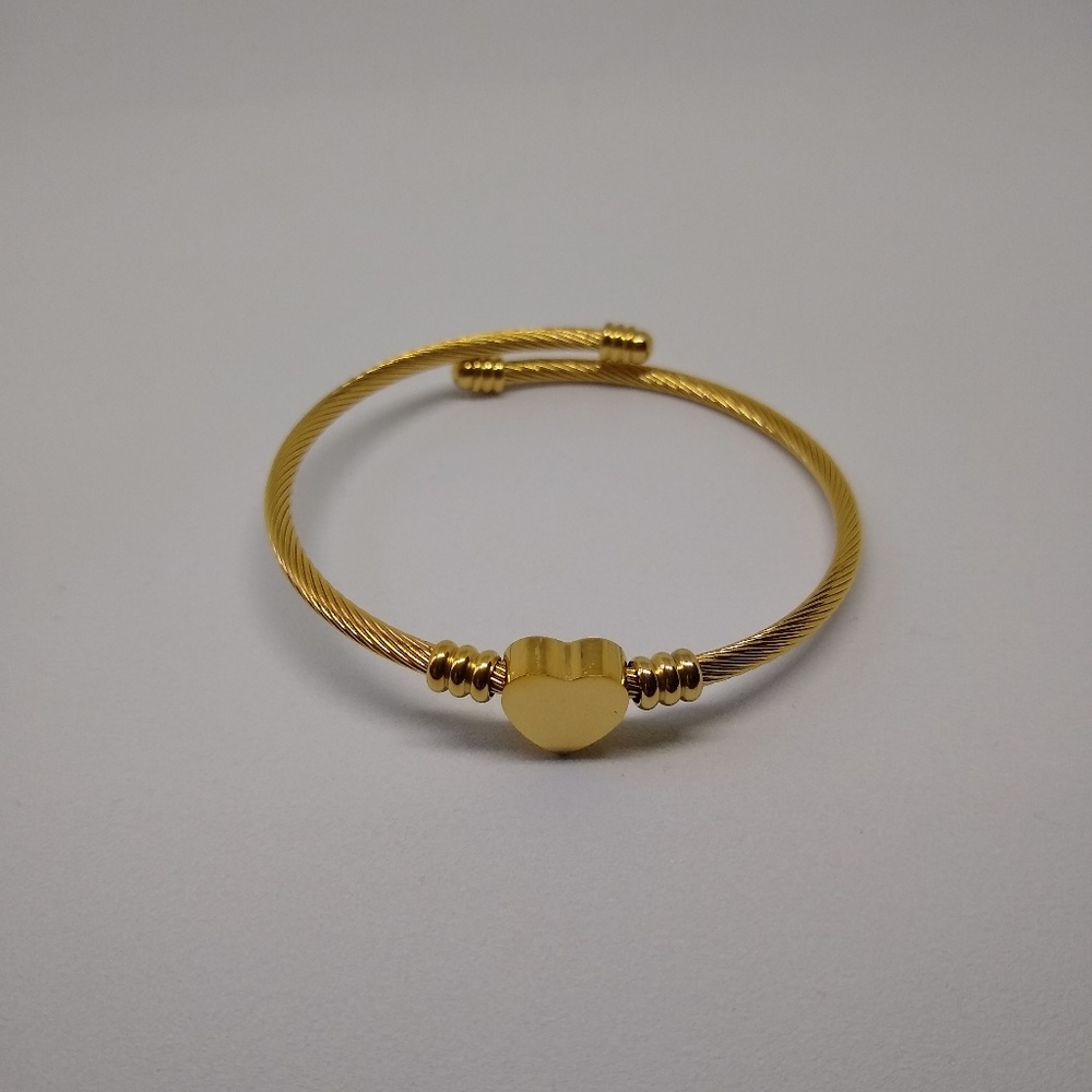 New Ivonne Destination Gold Heart Bracelet